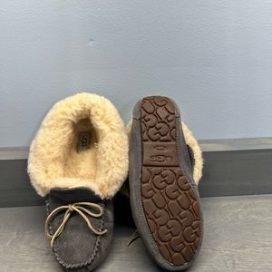 Uggs unisex slippers